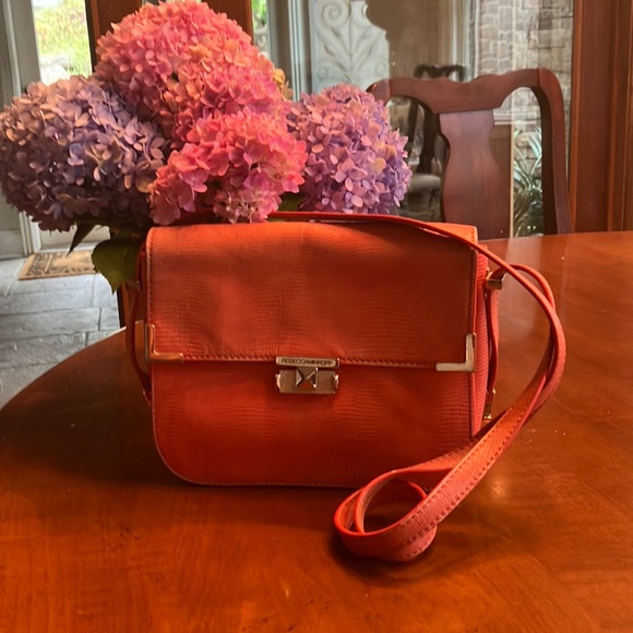 Rebecca Minkoff coral adjustable strap purse. - Picture 2 of 10